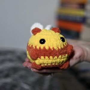Crochet bee
